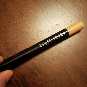 Bobbi Brown retouching face pencil